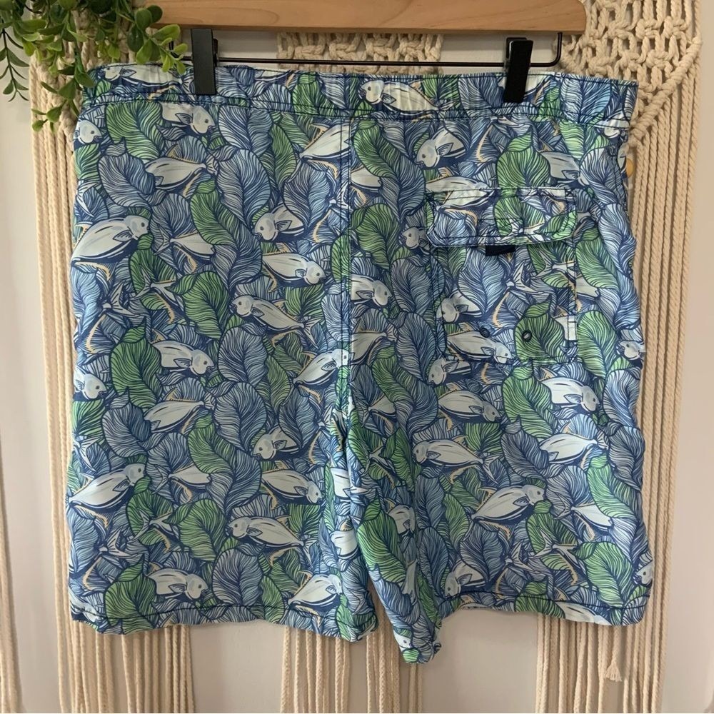 VINEYARD VINES Men's 7" Fish Print Chappy Swim Trunks Blue Green Size Small - Picture 2 of 12